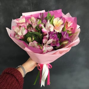 Букет из 7 альстромерий