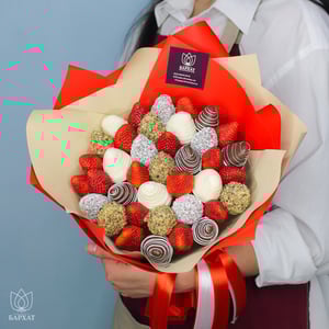 Клубничный букет Яркая красотка