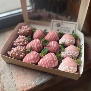 Композиция из клубники «Сириус»