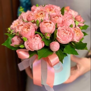 Композиция «Коробочка с кустовыми розами»