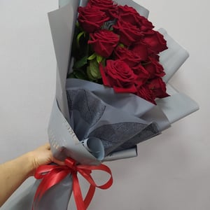 Букет «17 алых роз»