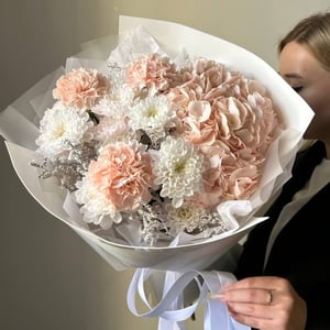 Букет Безе из хризантем и гвоздик