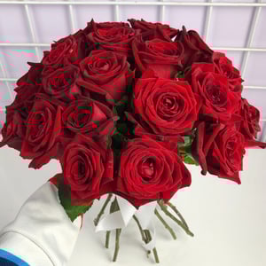 Букет из 25 красных роз