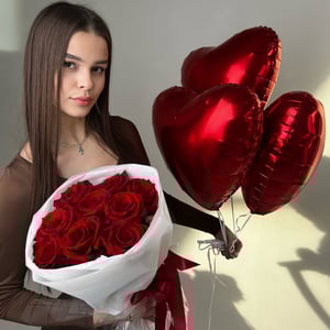 Подарочный набор «Букет красных роз и 3 сердца»