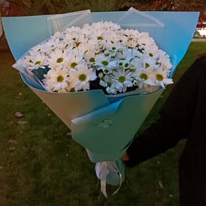 Букет из белой кустовой хризантемы