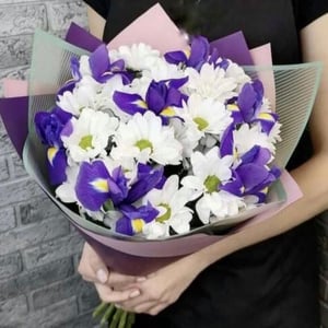 Букет из рисов и кустовых хризантем