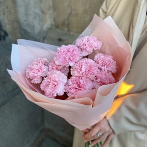 Букет «Клубничный крем» из гвоздик