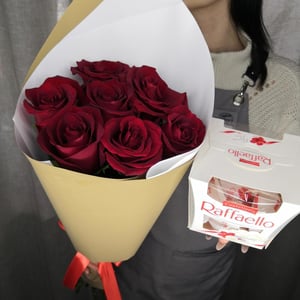 Подарочный набор «Красные розы и Raffaello»