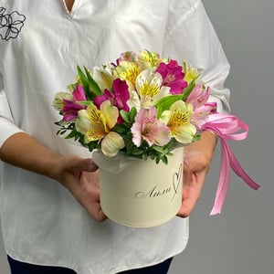 Шляпная коробка с цветами «Композиция "Ванесса"»