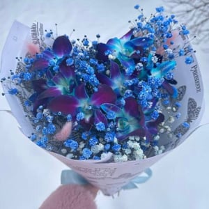 Букет из Гипсофилы и Орхидеи