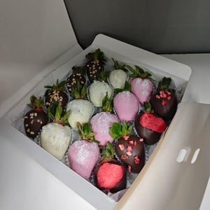 16 клубник в шоколаде