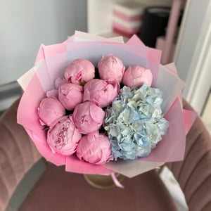 Букет «Пионы с гортензией»