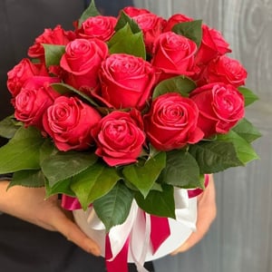 Шляпная коробка с цветами «Цвет жизни» из роз