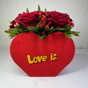 Композиция в форме сердца «Love is» из роз