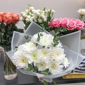 Букет белых хризантем