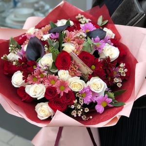 Букет микс из роз и хризантем
