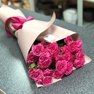 Букет «Моно из кустовых роз»