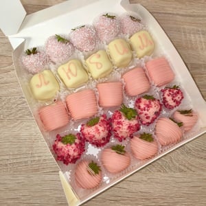 Композиция из клубники «Микс-набор с маршмеллоу Любим»