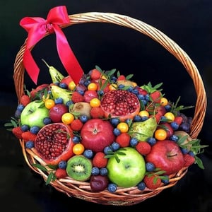 Фруктовая корзина гранат, яблоки, груши
