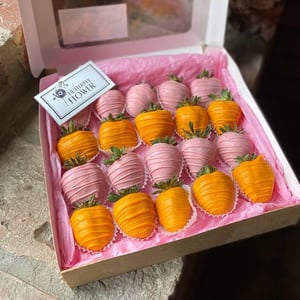 Композиция из клубники «Солнечный зайчик»