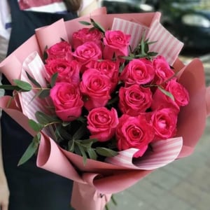 Монобукет из 15 малиновых роз