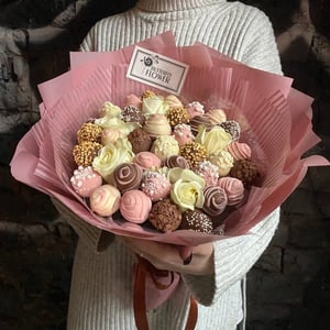 Клубника в шоколаде «Розовый сад»